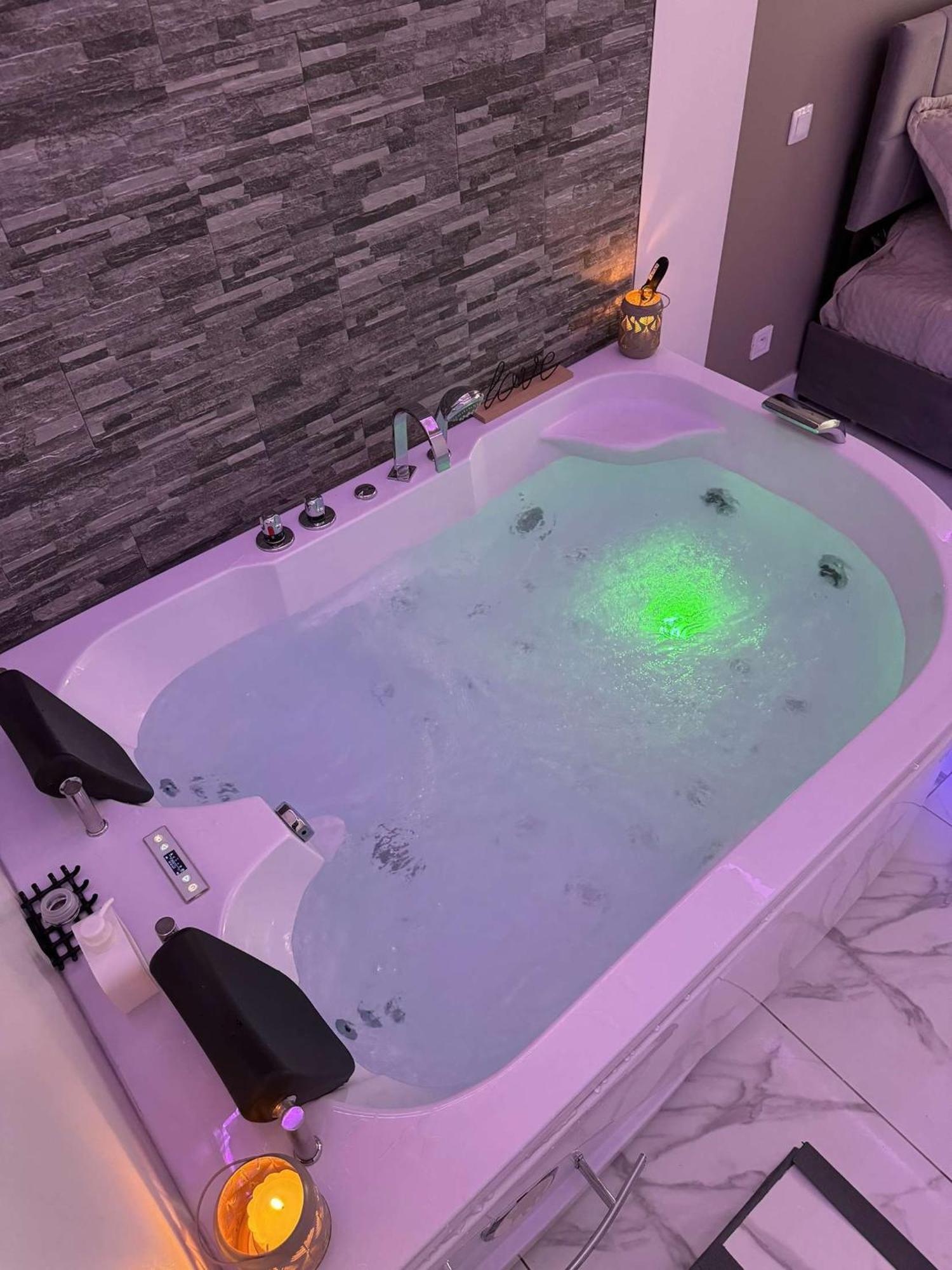 Suite Gold By L Amaryllis I Jacuzzi & Sauna Prive I Centre Beziers Arrivee Autonome Екстериор снимка