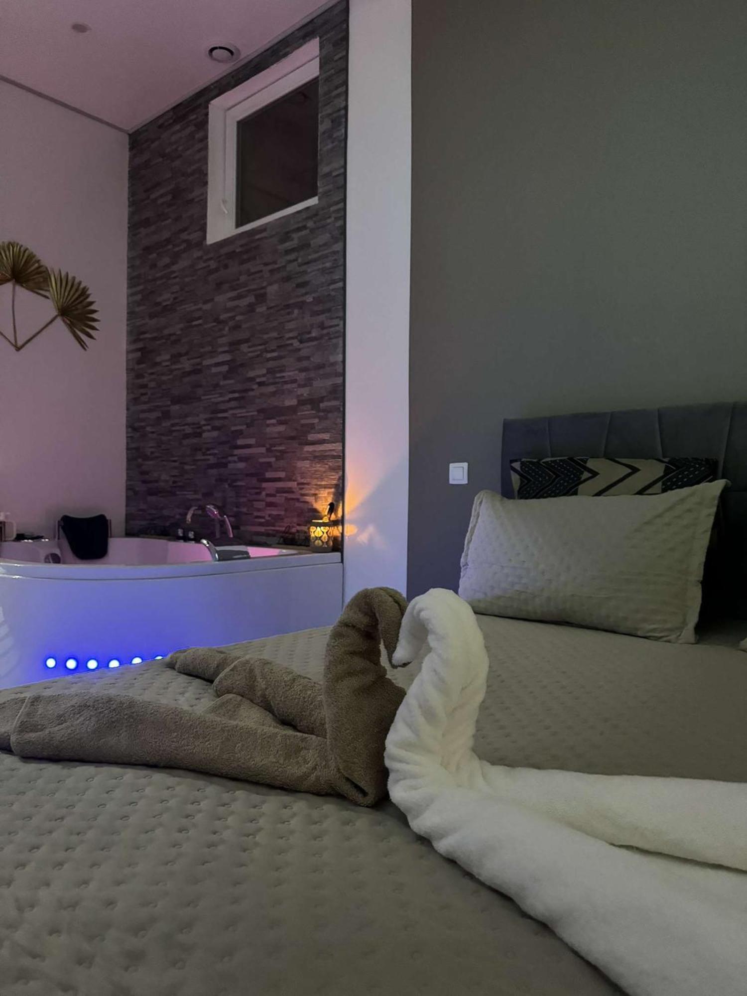 Suite Gold By L Amaryllis I Jacuzzi & Sauna Prive I Centre Beziers Arrivee Autonome Екстериор снимка