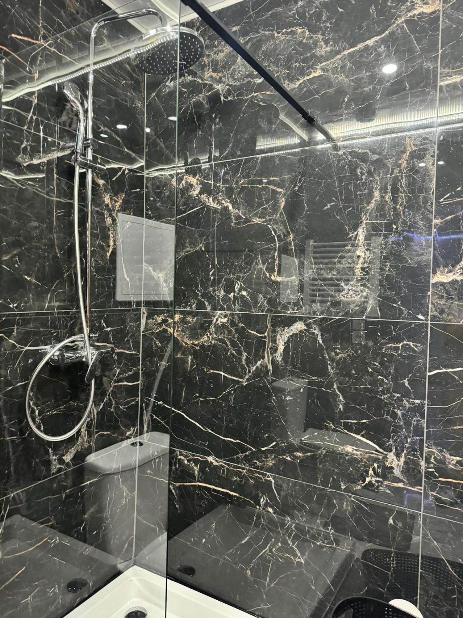 Suite Gold By L Amaryllis I Jacuzzi & Sauna Prive I Centre Beziers Arrivee Autonome Екстериор снимка